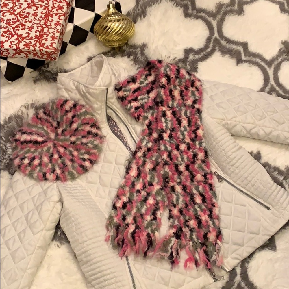 Stunning handmade scarf 🧣 hat set 🎁